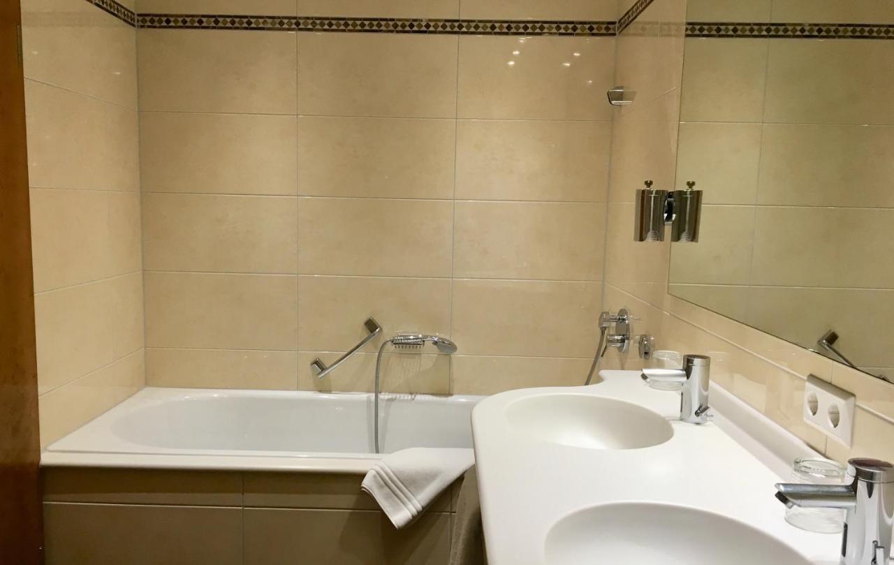 Hotel Engel อูล์ม ภายนอก รูปภาพ
